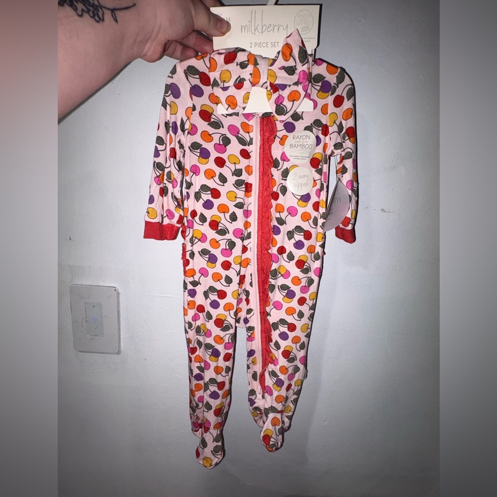Adorable baby girls milkberry bamboo 2 piece footie and bow bamboo pajama set!